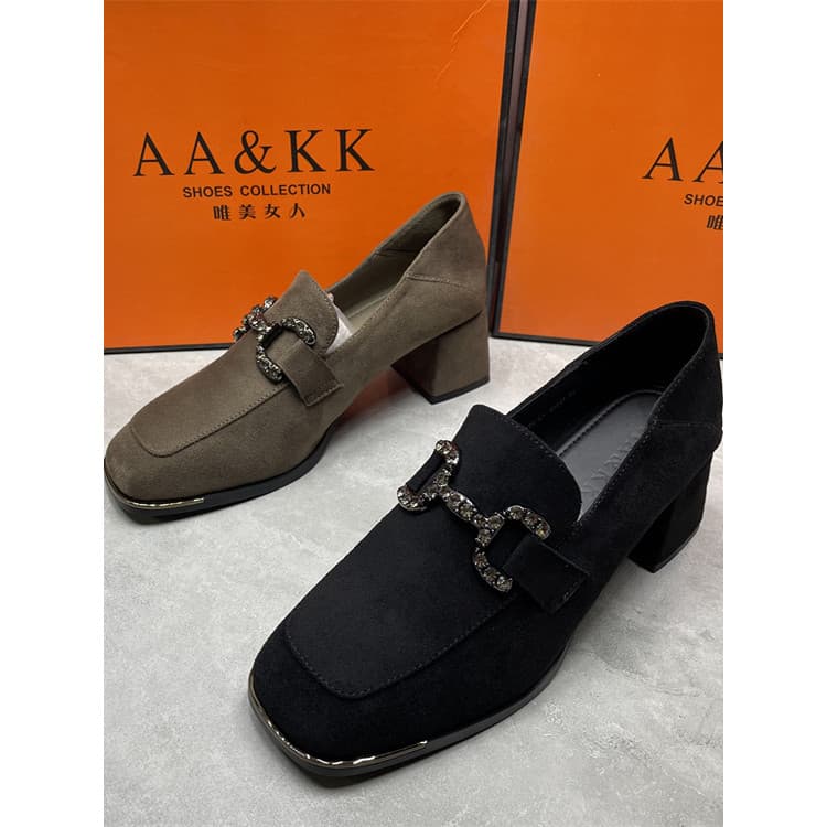 Sapatos de armário casuais sola macia moda mocassins estilo britânico primavera outono pequenos sapatos de couro salto g