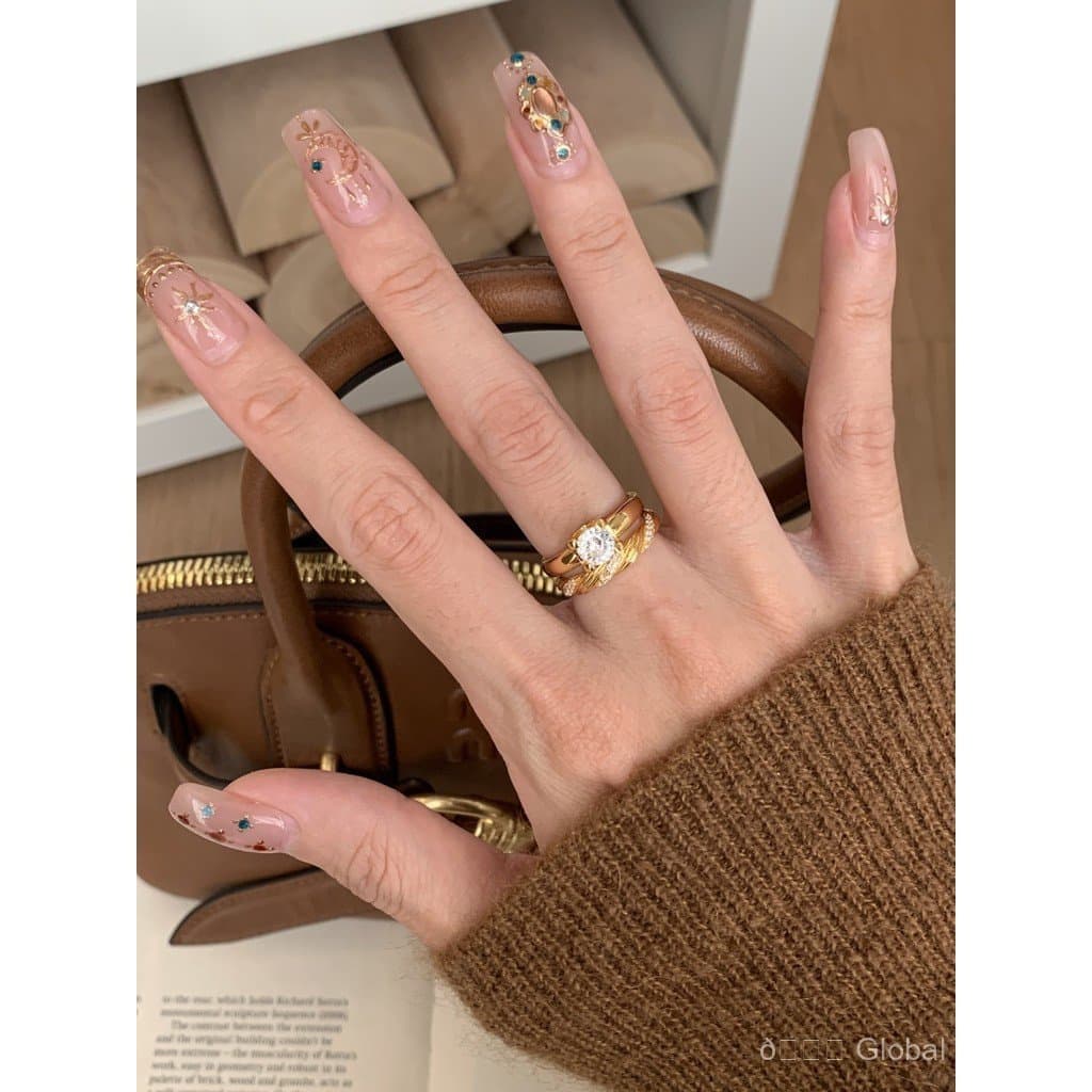 Anel de diamante com cabeça de touro em ouro, estilo francês e luxo discreto, um acessório feminino luxuoso e elegante p