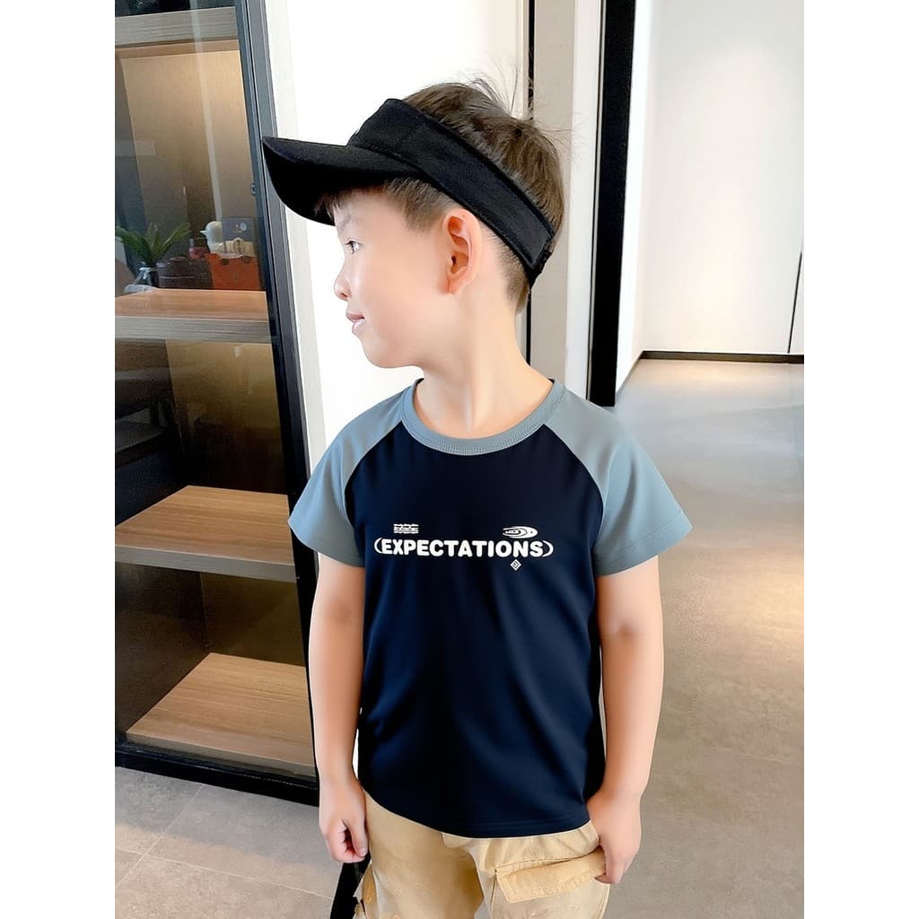 Camiseta de manga curta para meninos de algodão puro, roupas infantis de verão 2026, novo estilo, crianças médias e pequ