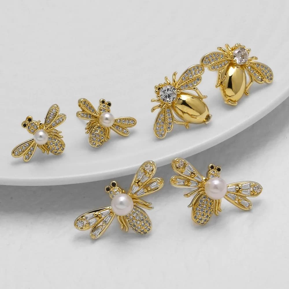 Exquisitos Brincos de Abelha em Cristal CZ para Mulheres, Banhados a Ouro, Pérola Branca, Design de Inseto, Joia ersa408