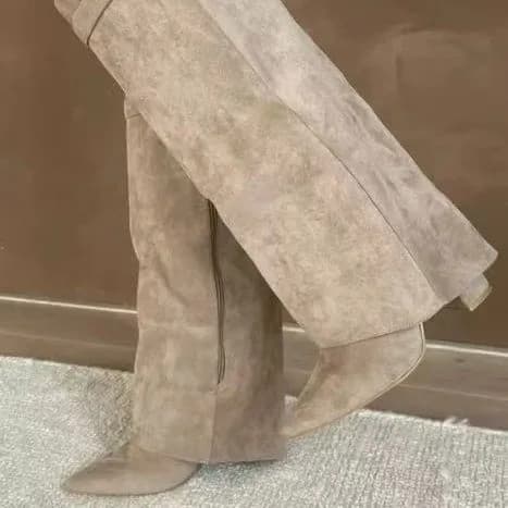 Botas Femininas de Moda Cano Alto Bico Fino Fivela de Metal Salto Grosso Cano Médio Botas Pretas Primavera Outono Invern