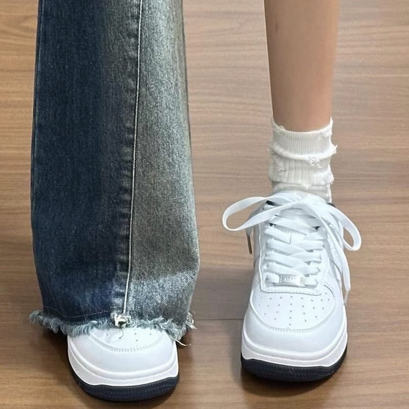 Moda temperamento de alta aparência tênis de sola grossa feminino 2026 novo estilo primavera outono sapatos brancos popu