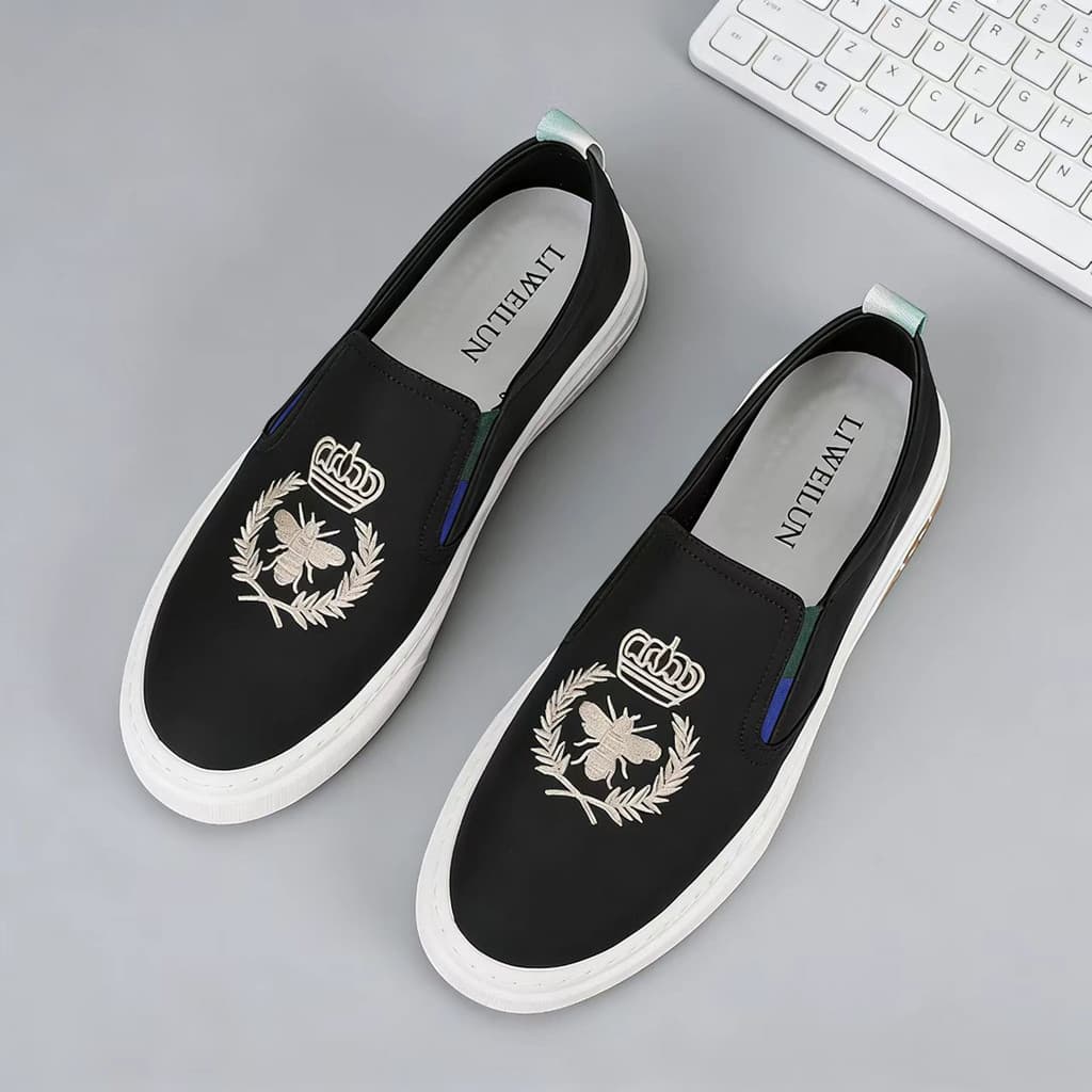 Sapatos masculinos de um Pedal para jovens, pequena abelha, estação europeia, sapatos da moda, mocassins casuais, sapato