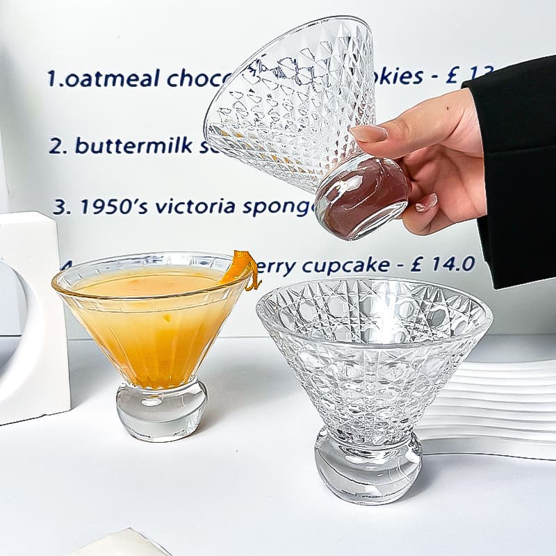 Primeiro rolo ins estilo de perna curta Martini vidro triângulo champanhe vidro Cocktail vidro sentimento criativo vidro