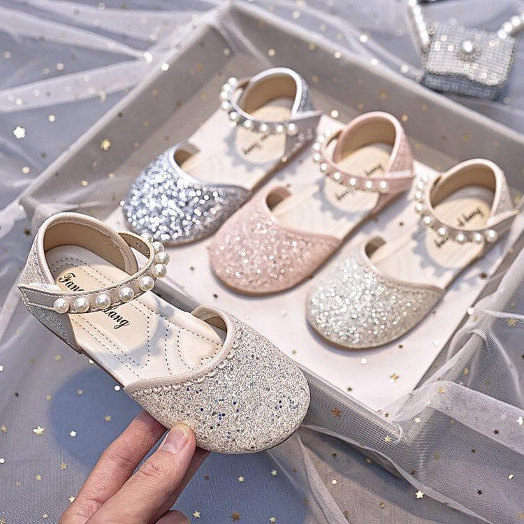 2026 verão novo estilo sapatos infantis meninas sandálias de princesa brilhante pérola strass dedo do pé das crianças me