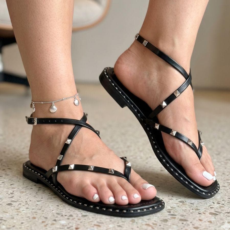 Papete Carol Feminina Confortável com Tiras Finas e Charme Metálico