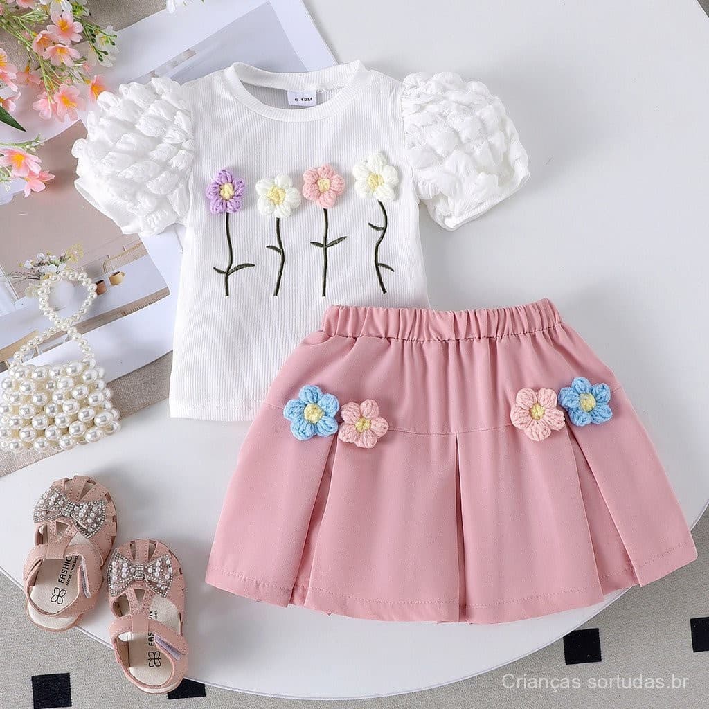 Conjunto de roupas de verão adequado para crianças de 0 a 4 anos, incluindo uma camisa com mangas bufantes e bordado flo