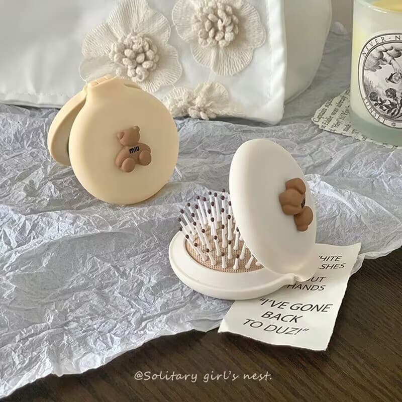 Escova de Cabelo Dobrável 2 em 1 com Espelho em Forma de Urso de Desenho Animado, Mini Escova de Cabelo Fofa e Portátil,