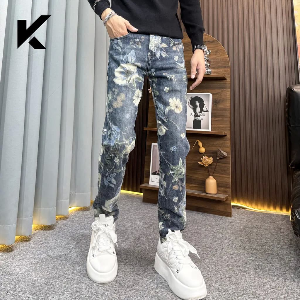 Outono novo estilo único na moda completo impresso Floral Design exclusivo Retro azul Denim calças masculinas moda Casua