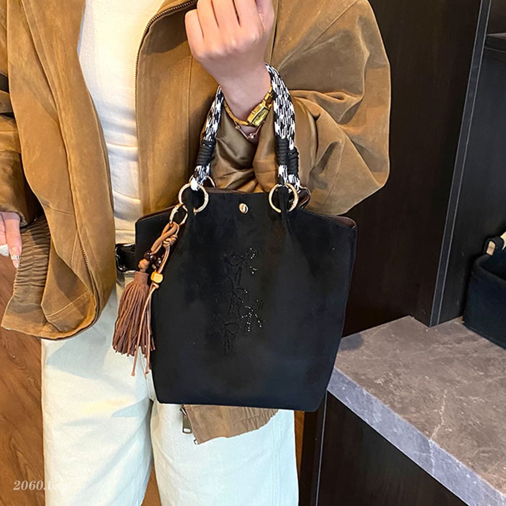 Moda requintado Design High-End sentimento All-Match elegante de um ombro cruz-corpo 2025 outono saco balde portátil fem