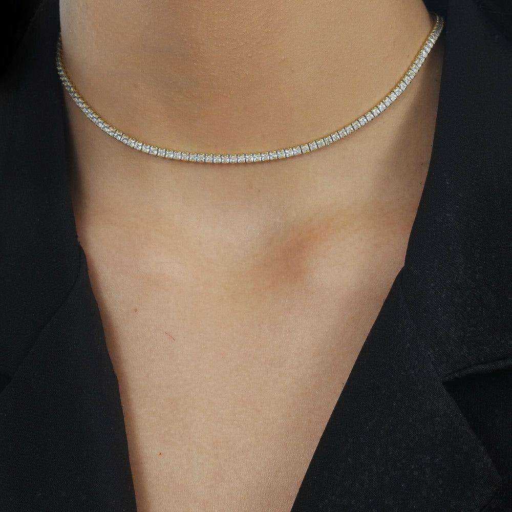 Colar Dourado Chocker Riviera Pedras Brancas Banhado a Ouro 24K