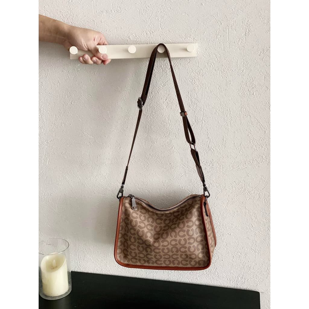 Bolsa feminina Popular deste ano novo estilo elegante All-Match axilas saco do mensageiro High-End portátil travesseiro