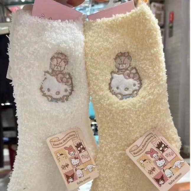 Desenhos animados bordados Coral velo bonito gato meias femininas Mid-Tube meias 2 pares pilha meias engrossadas casa co