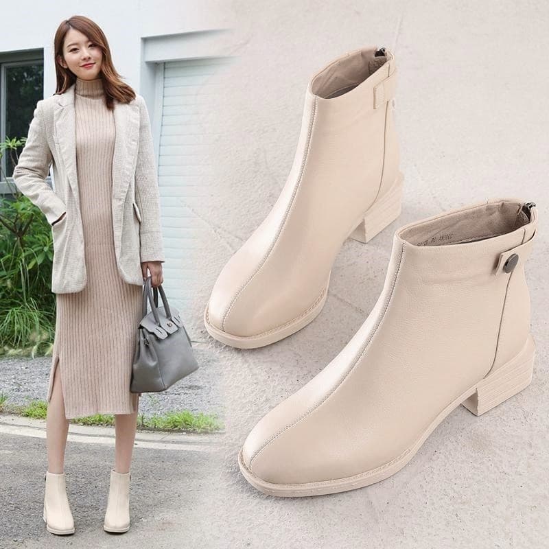 Novo estilo 2026 outono Retro couro macio salto grosso Martin botas rebite botas curtas salto baixo tubo curto botas fem
