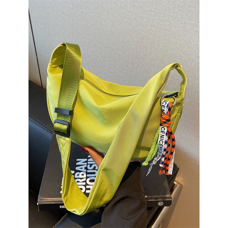 Moda nicho bolinho saco feminino 2026 primavera verão novo estilo cor sólida Design de banda larga All-Match Commuter om