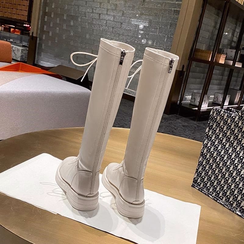 Botas brancas femininas 2026 outono inverno novo estilo botas de cavaleiro mais magro olhar estilo britânico Martin bota