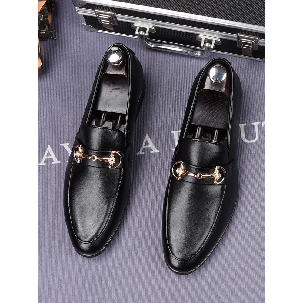 Sapatos de couro Horsebit masculinos bico fino versão coreana na moda sapatos masculinos preguiçosos de um Pedal de cour