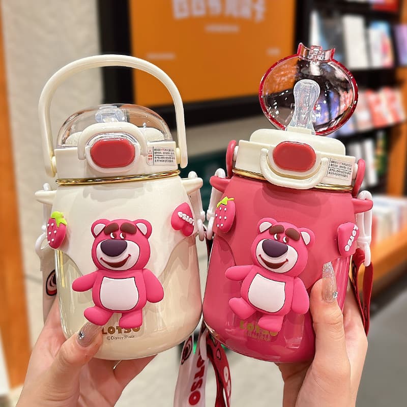 Crianças copo térmico 2024 novo estilo dos desenhos animados morango urso copo de palha estudante escola dedicada 316 ga