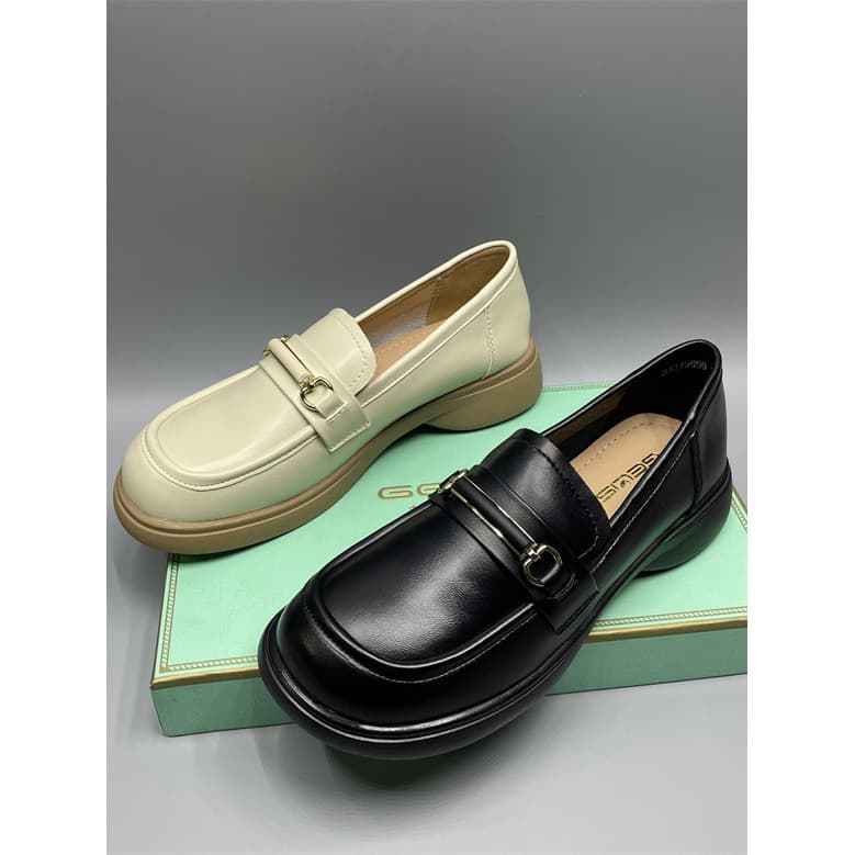 Mocassins femininos de couro macio sola macia 2026 primavera outono novo estilo confortável tamanho grande salto plano b