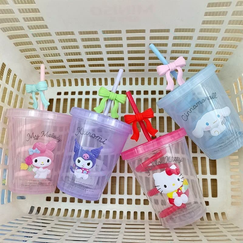 Produto famoso Sanrio Universal Life Collection Bowknot Winding Straw Cup 520ml Copo de acompanhamento desenho animado f