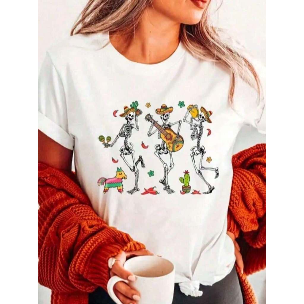 Camiseta Feminina de Gola Redonda Estampada com Dançarina Esqueleto
