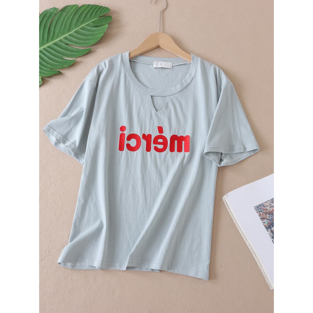 Versão coreana moda em torno do pescoço oco solto grande versão camiseta feminina verão moda carta bordado macio ceroso