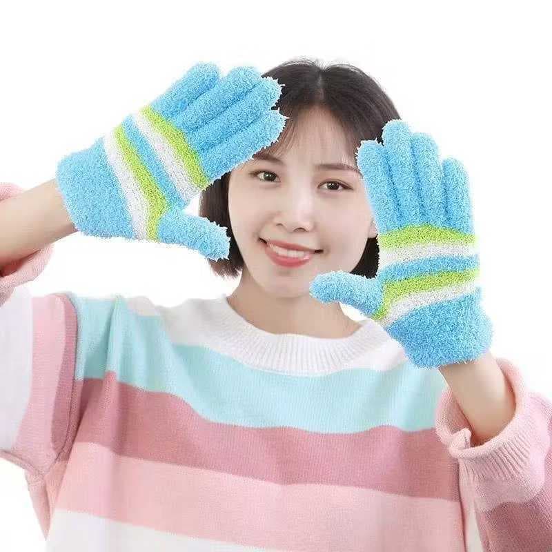 Luvas de Peluciada Feminina Adulto Juvenil Inverno Quentinha Listrada Soft Pelinho Inverno Frio Intenso Grossa Cor aleat