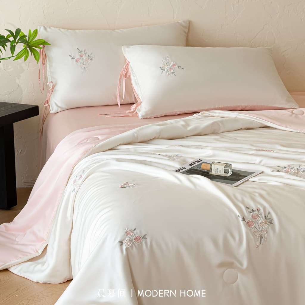 Cool Feeling Ice Silk Summer Cool Quilt Conjunto de quatro peças Verão Lavável à máquina Colcha de verão Dormitório Colc