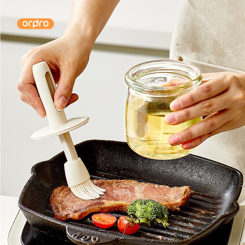 Escova para churrasco com frasco de óleo integrado para uso doméstico, de qualidade alimentar, resistente a altas temper