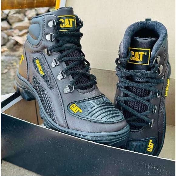 Coturno Bota Caterpillar Masculina Impermeável Couro com Palmilha de GelCoturno Bota Caterpillar Masculina Impermeável C