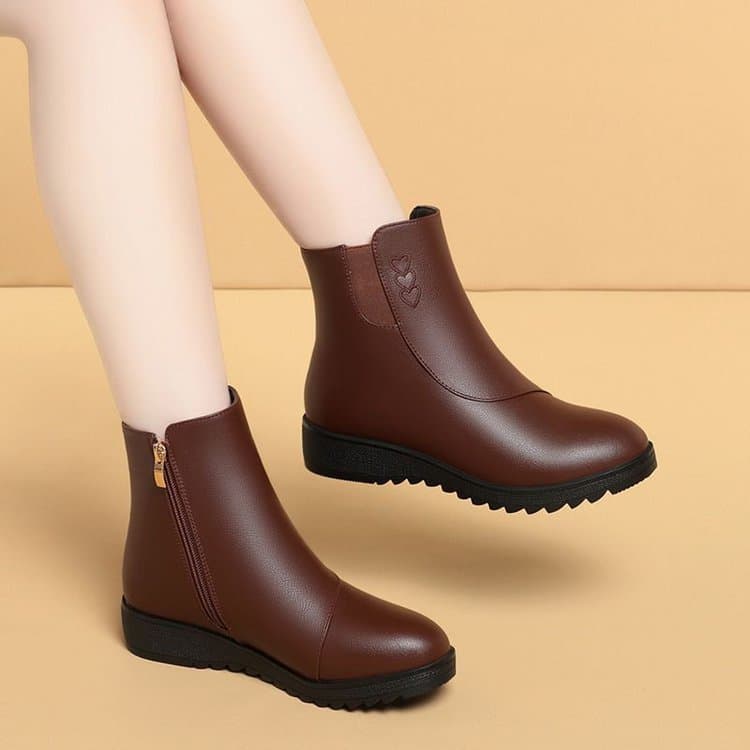 Botas planas retrô 2026 primavera novo estilo couro macio mãe sapatos de algodão sola macia mais sapatos de couro de vel