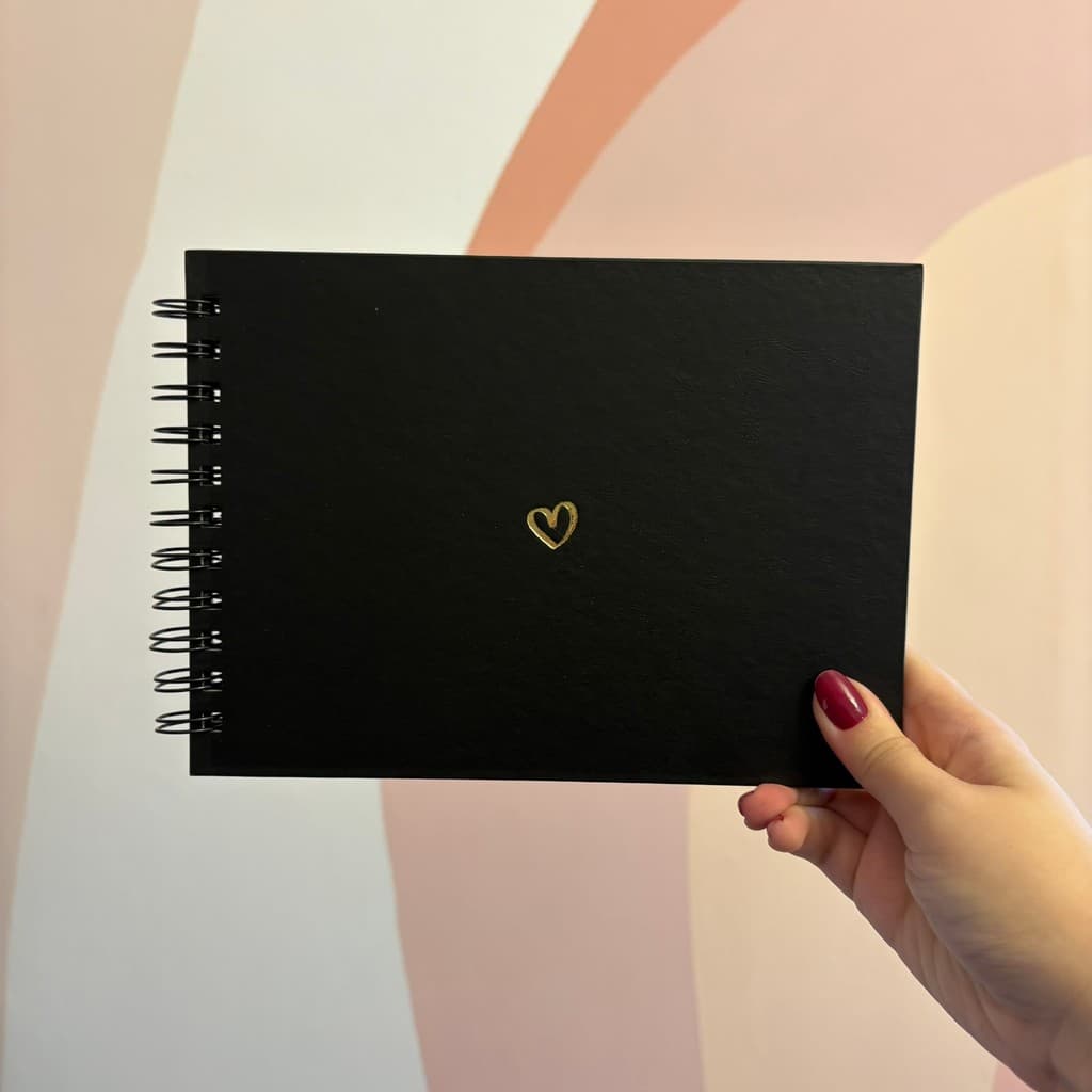 Álbum de fotos Scrapbook Preto A5 com Hotstamping e Caneta Branca - Dia dos Namorados