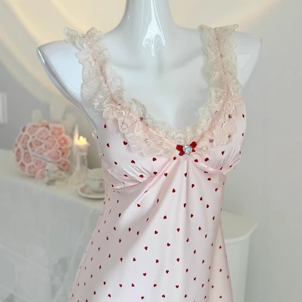 Camisola Feminina de Dormir com Renda e Alças, em Seda Gelada, com Bojo e Decote em Coração, BTYM