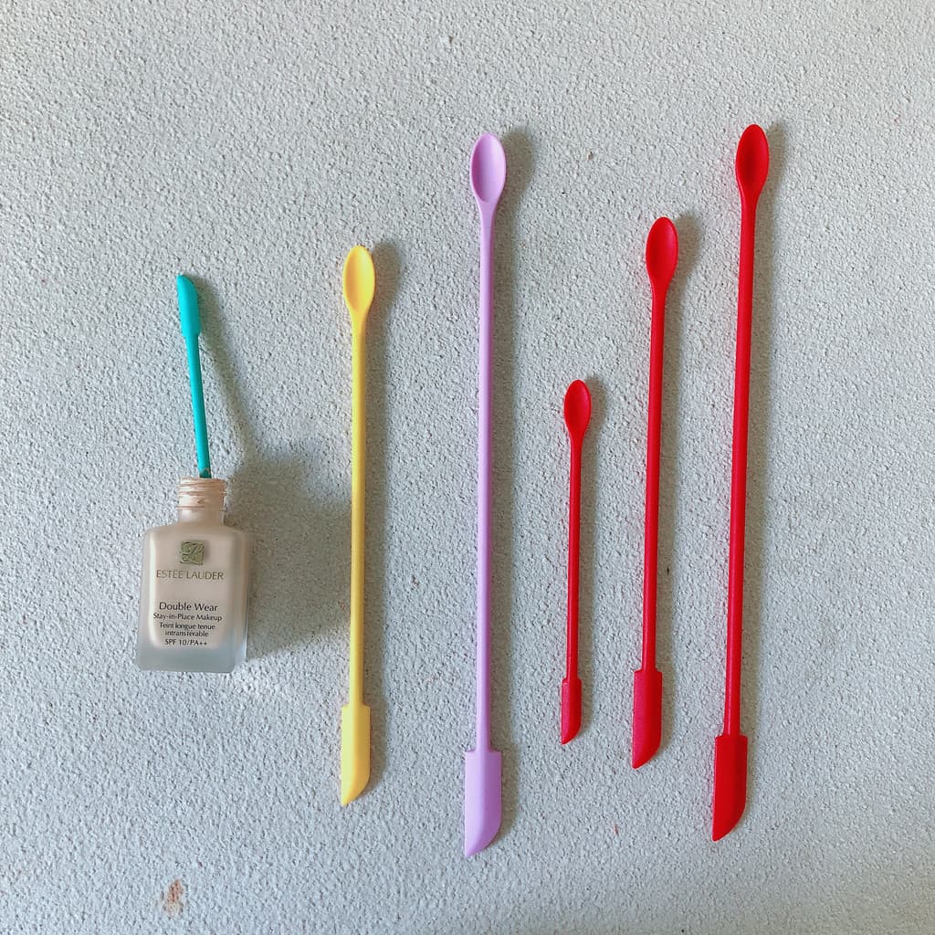 Colher de escavação cosmética base líquida Mini espátula de silicone colher longa e macia de silicone colher longa esten