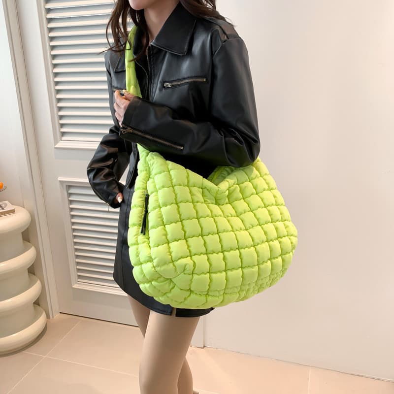Bolsa plissada popular, bolsa de ombro e de mão elegante, bolsa de algodão acolchoada de grande capacidade para mulheres