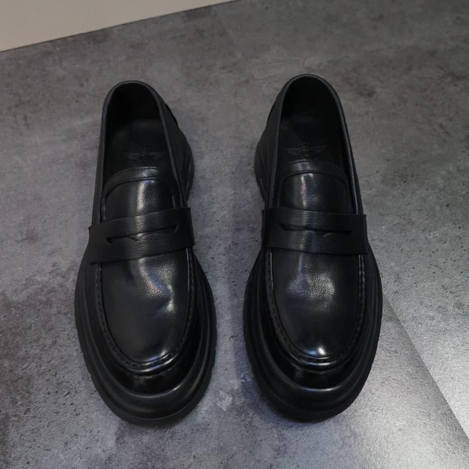 Estilo de dinheiro antigo mocassins masculino Retro bezerro 2026 primavera novo estilo um Pedal masculino couro genuíno