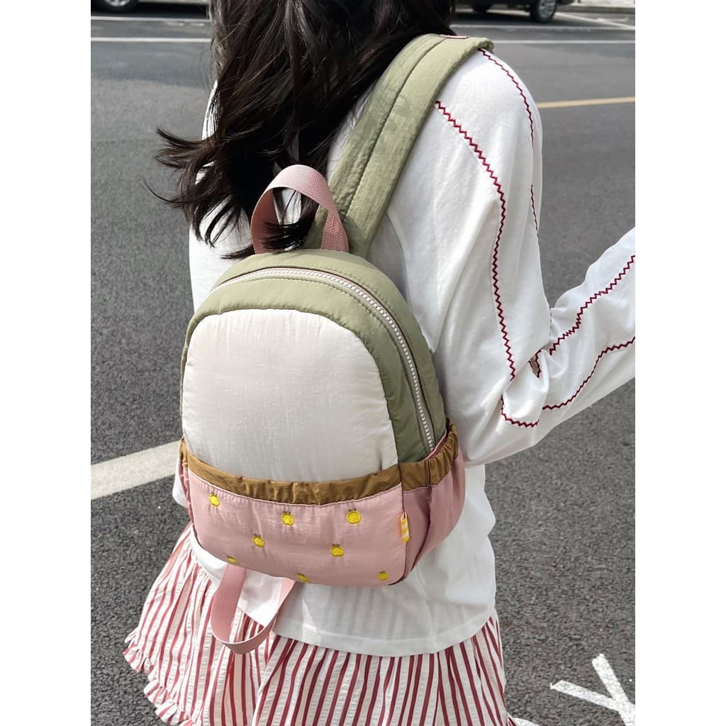 2026 crianças novo estilo mochila cor combinando maçã bordado bonito mochila jardim de infância saco de escola luz mochi