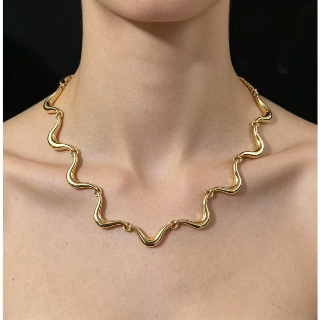 Colar Choker Feminino Ondulado Dourado Aço Inoxidável Anti-alérgico Não Desbota Uso Diário