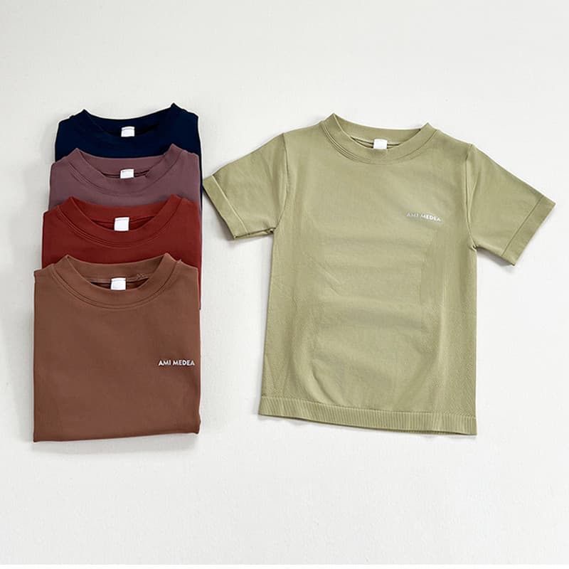 Novo estilo de treinamento de corrida camiseta elástica Slim-fit esportes Top influenciador letras mais finas