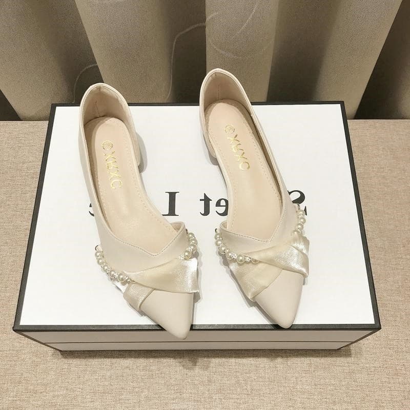 Xiaoxiang estilo elegante apontou Toe sapatos femininos 2026 novo estilo verão pérola estilo fada sandálias Baotou desli
