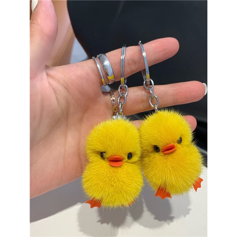 Mini pele de vison pequeno pato amarelo carro chaveiro ornamentos bonito boneca de pelúcia saco escolar pingente present