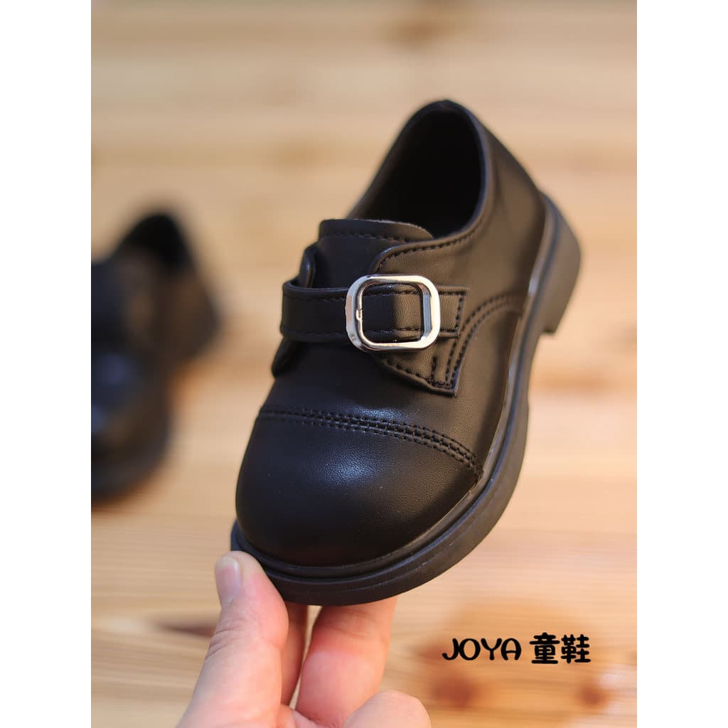 Meninos sapatos de couro preto 2026 novo estilo sola macia estilo britânico sapatos de jardim de infância outono anfitri