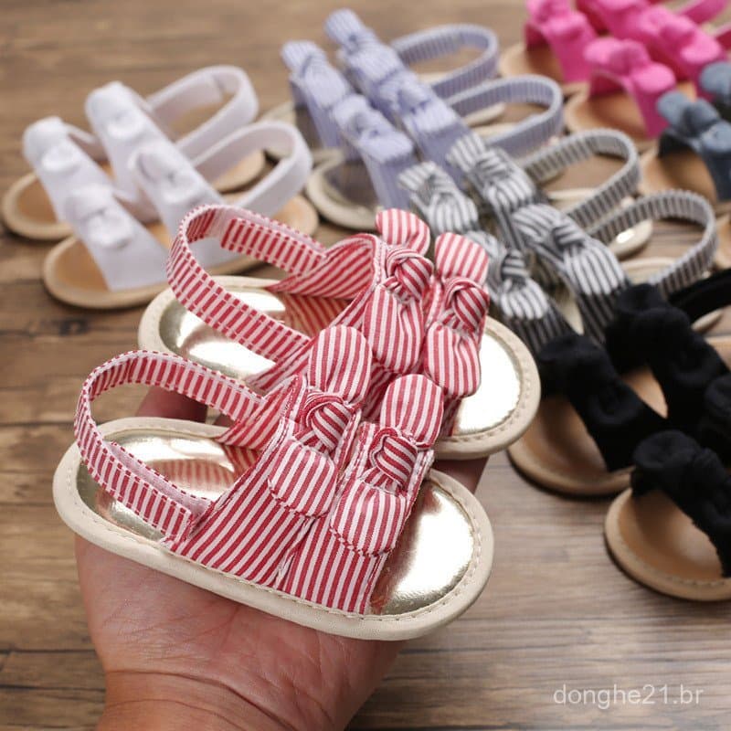 Sandálias de verão adequadas para bebês de 0 a 1 ano, sapatos respiráveis de sola macia e multicoloridos.