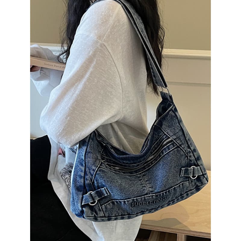 2026 novo estilo estilo motocicleta Denim saco feminino High-End axilas saco nicho lavado angustiado de um ombro