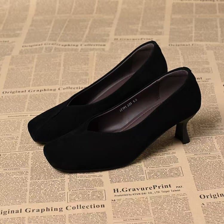 Preto salto alto feminino 2026 novo estilo primavera verão trabalho profissional sapatos de boca rasa Commuter apontou S