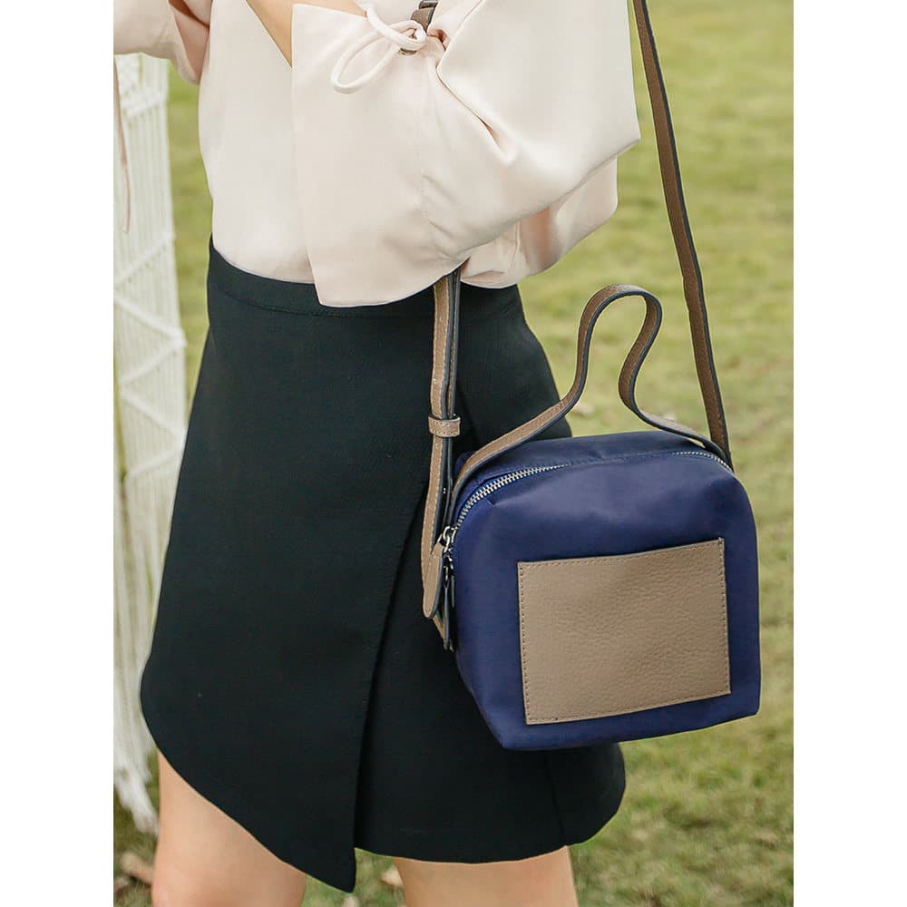 King e Rika Messenger Bag Feminino Simples Nicho Retro Estudante Pano de Nylon com Couro Genuíno Mini Pequena Bolsa Quad