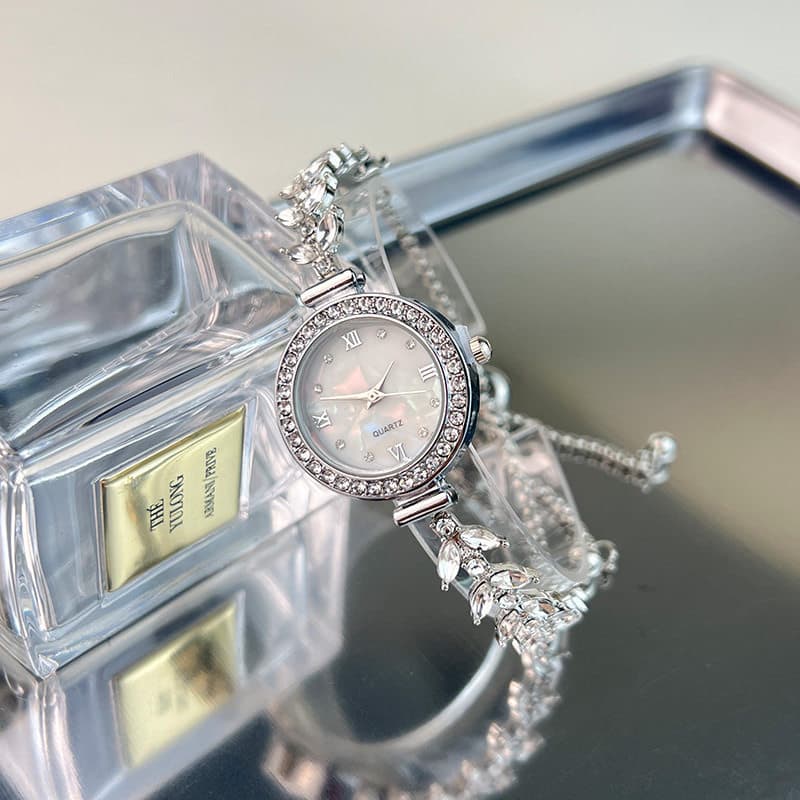 relogio feminino pequeno relogio feminino Luz de luxo moda high-End sereia relógio feminino estudante high-apparance nic