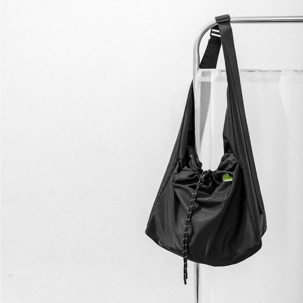 [249 Yuan Opcional Três Peças] Alças de Ombro Ajustáveis Saco de Palha Crescente Tipo Cordão Medidor Locomotiva Preto Um