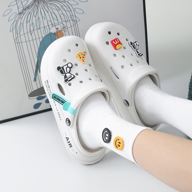 Buraco sapatos femininos verão 2026 novo estilo verão estudante enfermeira Baotou sandálias Anti-deslizamento sola macia
