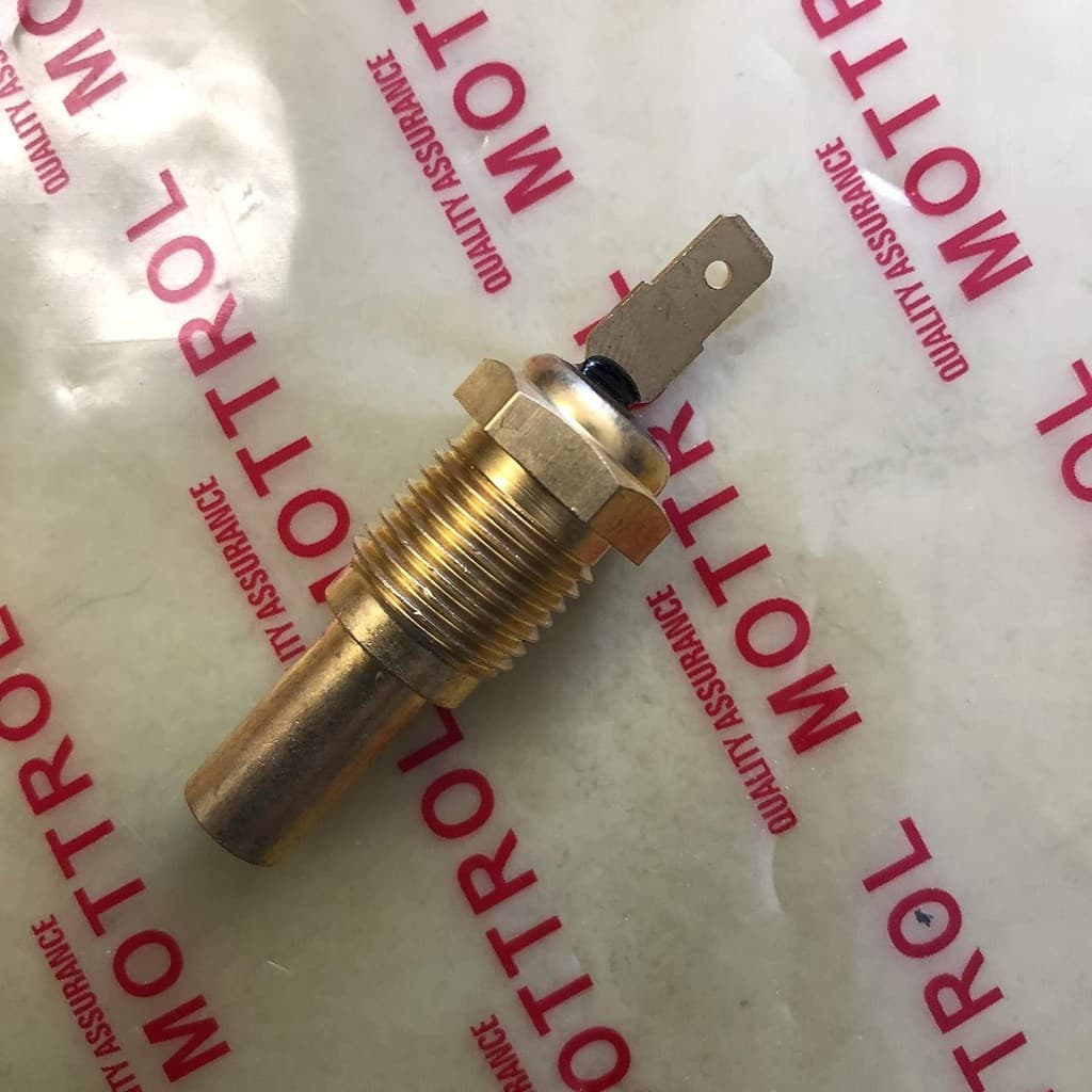 489U268F1 ME088884 Sensor De Temperatura Da Água Aplicável À Escavadeira 6D31 6D34 HD820 6D31 6D16